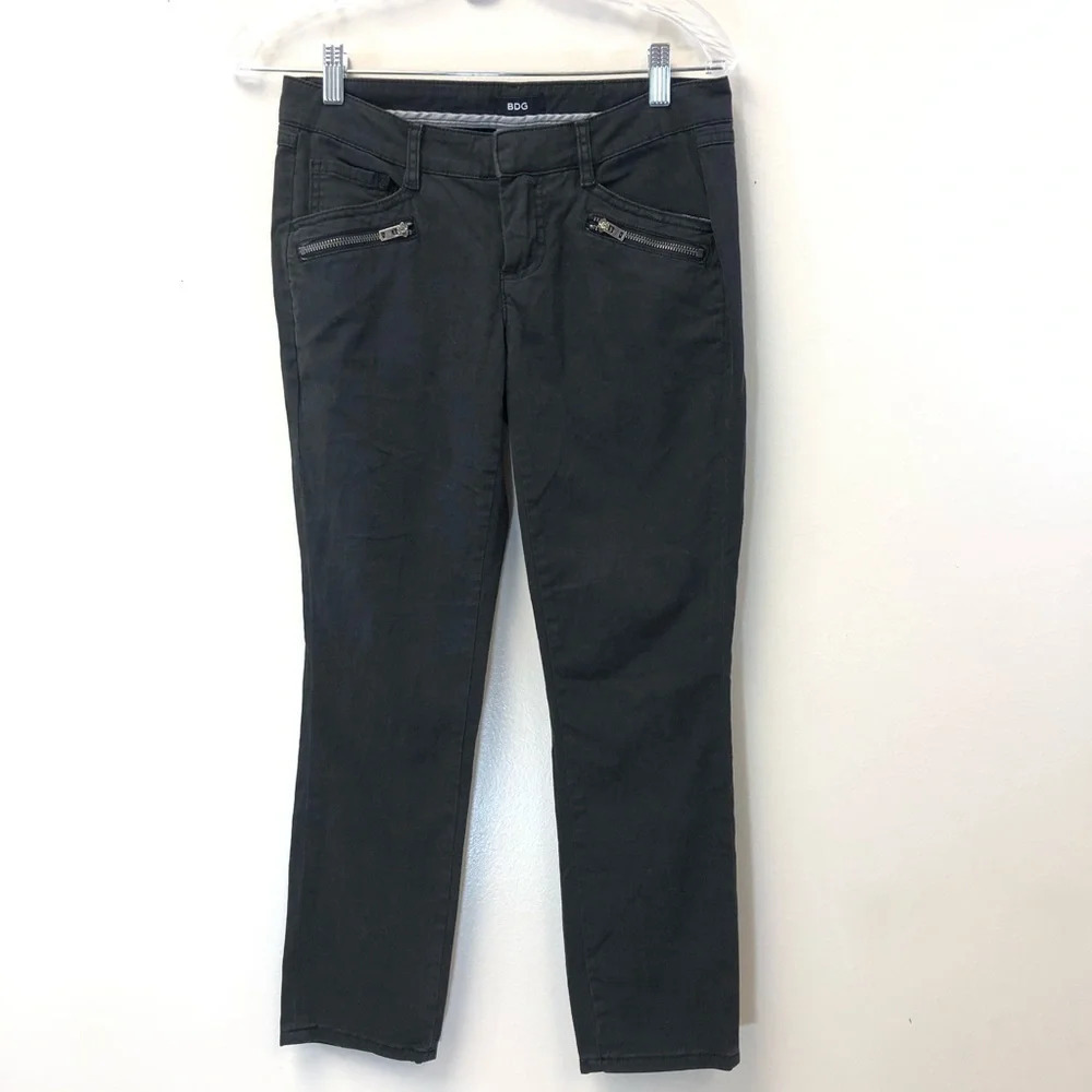 5/$20 URBAN OUTFITTERS BDG black crop zipper pant‎